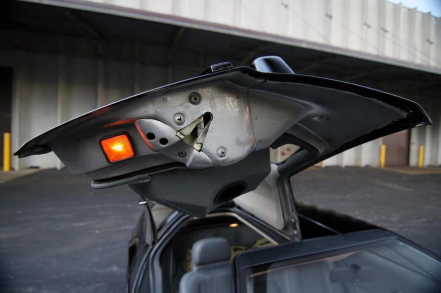 Детали экстерьера DeLorean DMC-12 in Black 1981 года  (фото 112 из 207)